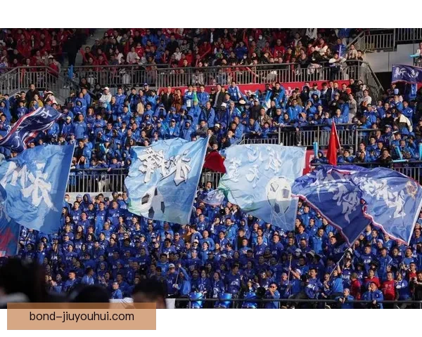 广岛三箭新球场首战告捷 球迷欢庆球队开启新篇章