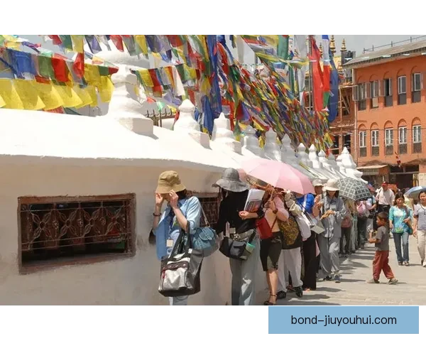 曼联官方确认签下里尔中卫约罗增强后防实力